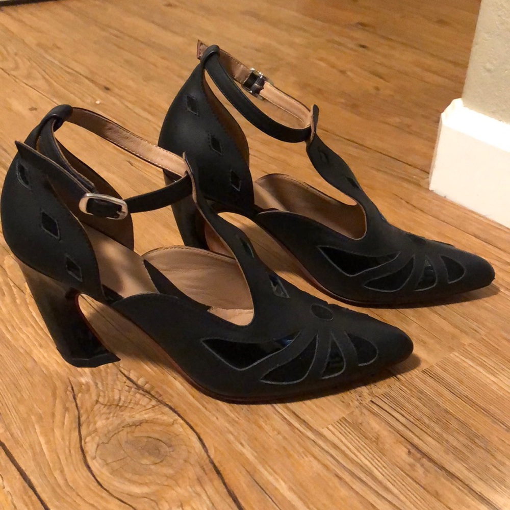 John Fluevog black leather heels size 6 New